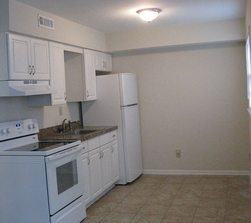 1st image of 855 W Ocean View Ave APT 4