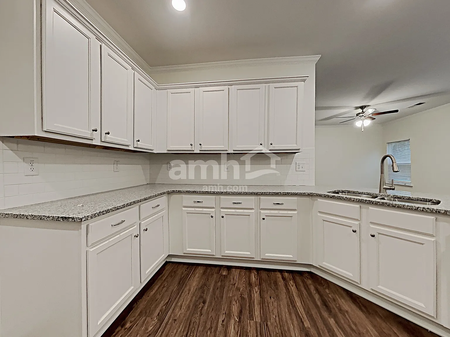 3 bed, 2.5 bath, 2010 sqft, $2,415 — Photo 4