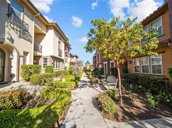 28472 Herrera St, Santa Clarita, CA 91354