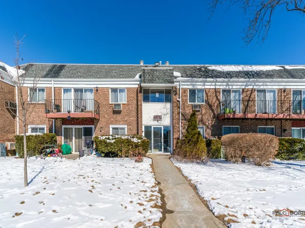 10369 Dearlove Rd APT 2H, Glenview, IL 60025