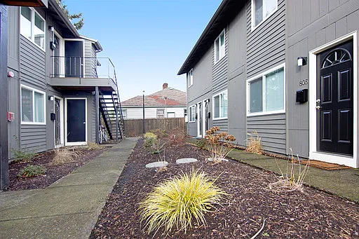 Peninsula Park Apartments — Photo 12