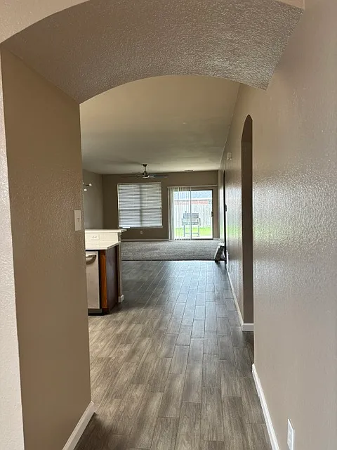 3 bed, 1900 sqft, $2,400 — Photo 3