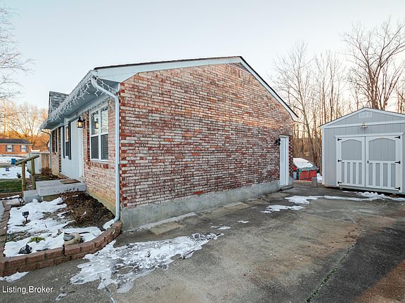 4th image of 9626 Scarborough Ave