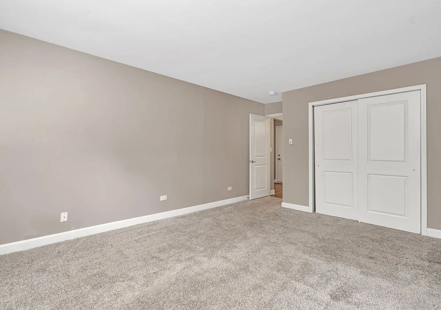 Lakeside Village Apartments — Photo 3