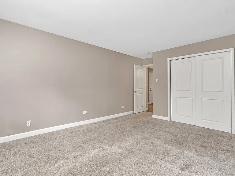 Lakeside Village Apartments — Photo 19