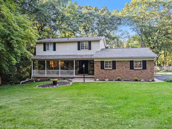 6399 Brighton Rd, Brighton, MI 48116