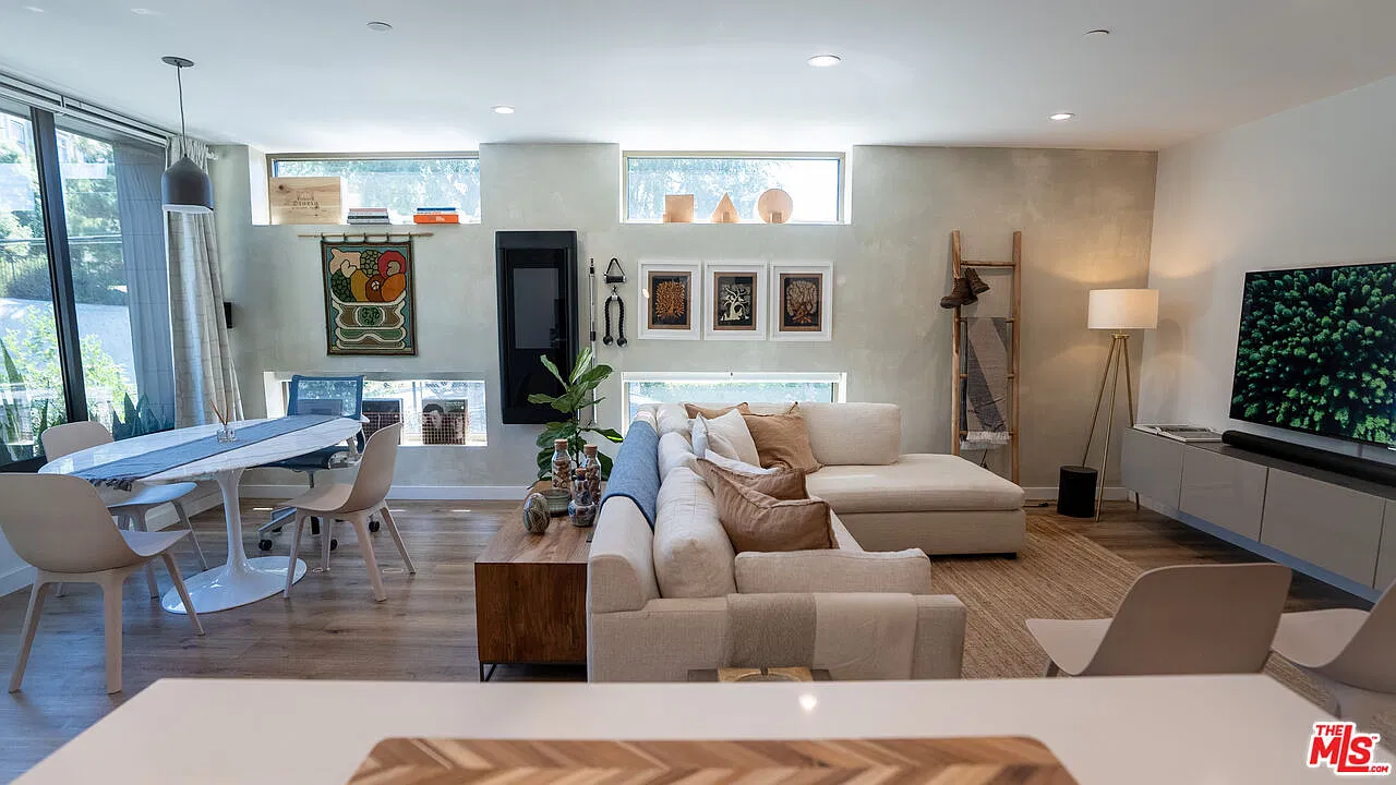 2 bed, 2.0 bath, 1100 sqft, $4,695 — Photo 4