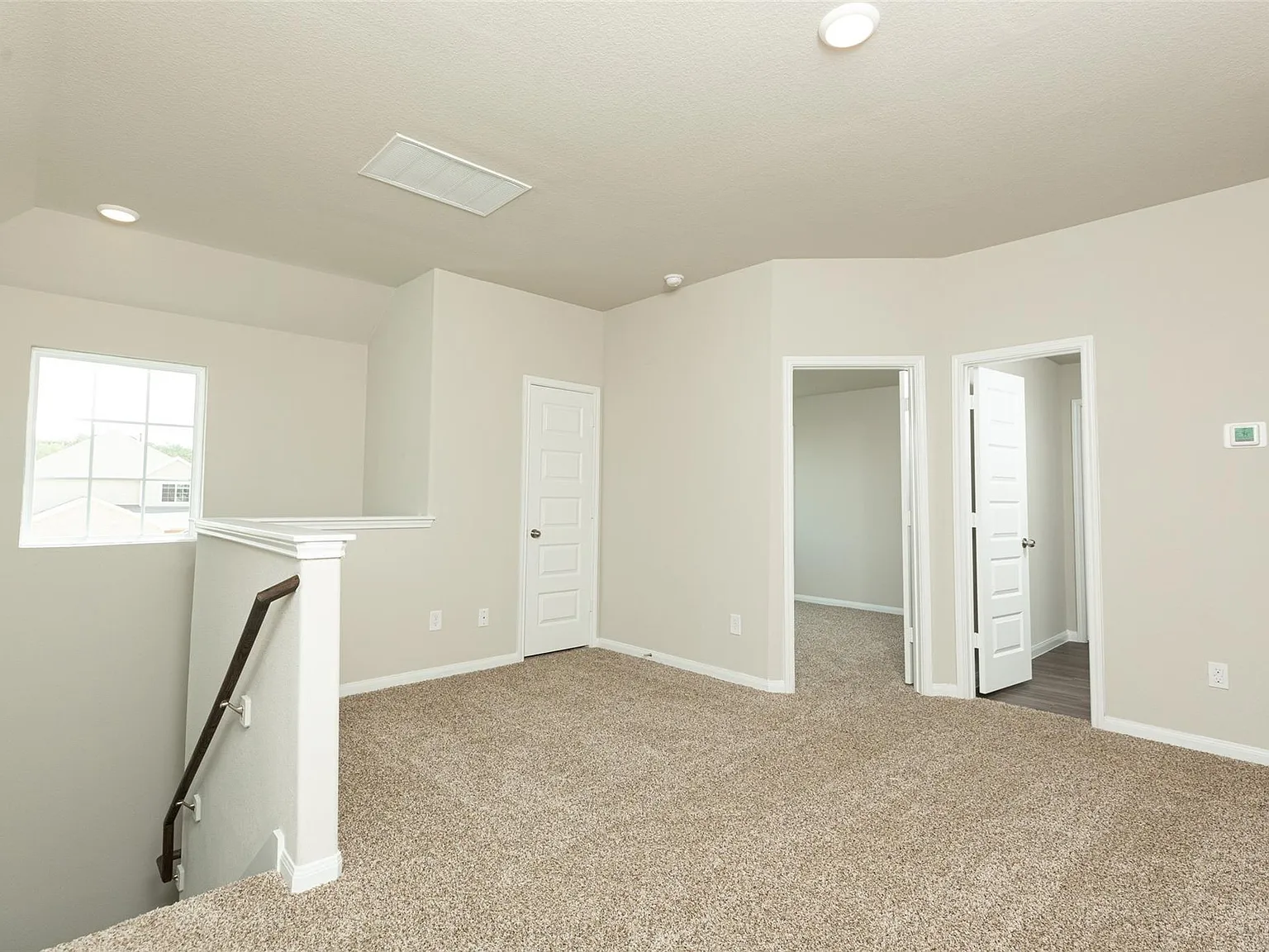 4 bed, 2.5 bath, 2084 sqft, $2,100 — Photo 3