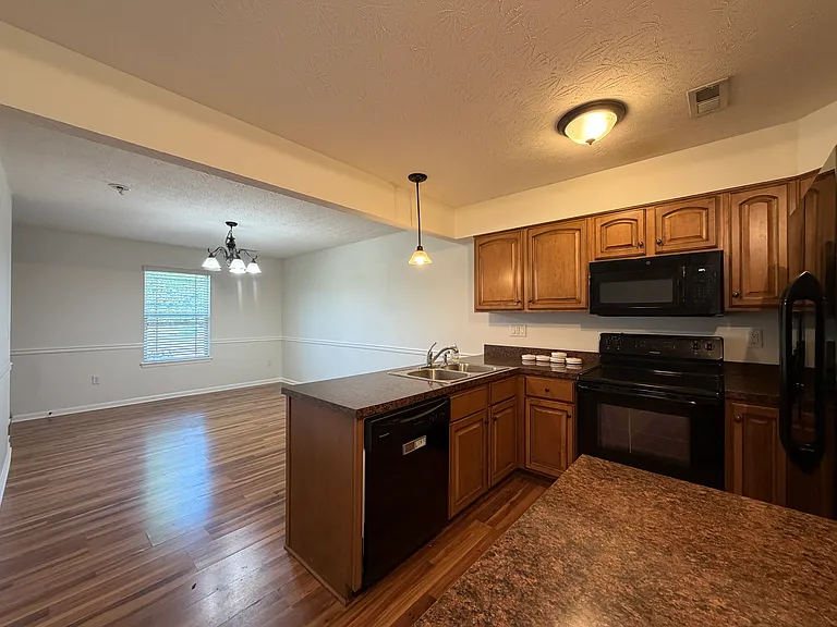 8214 Rachel Ln — Photo 6