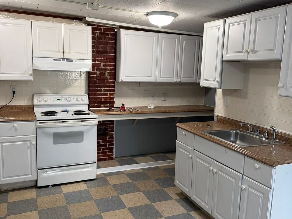 1st image of 66 Maple St #2