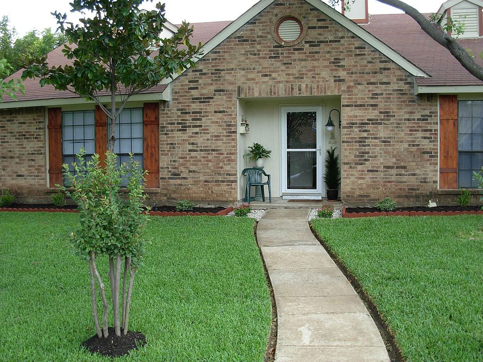 2nd image of 1907 Uvalde St