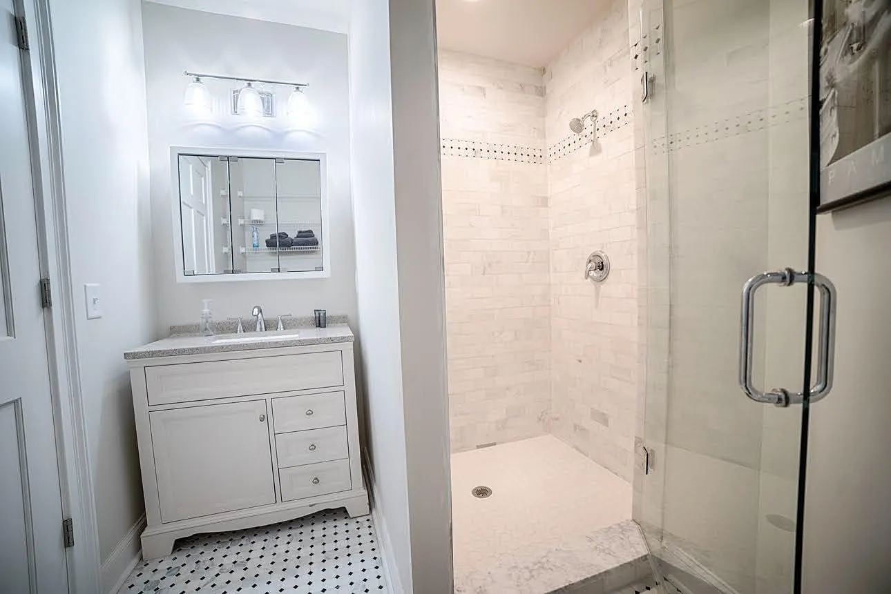 1 bed, 800 sqft, $2,400 — Photo 3