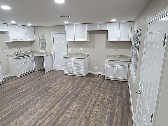 3rd image of 4531 Brooke St