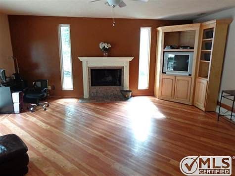 2nd image of 2940 Parrish Dr #1