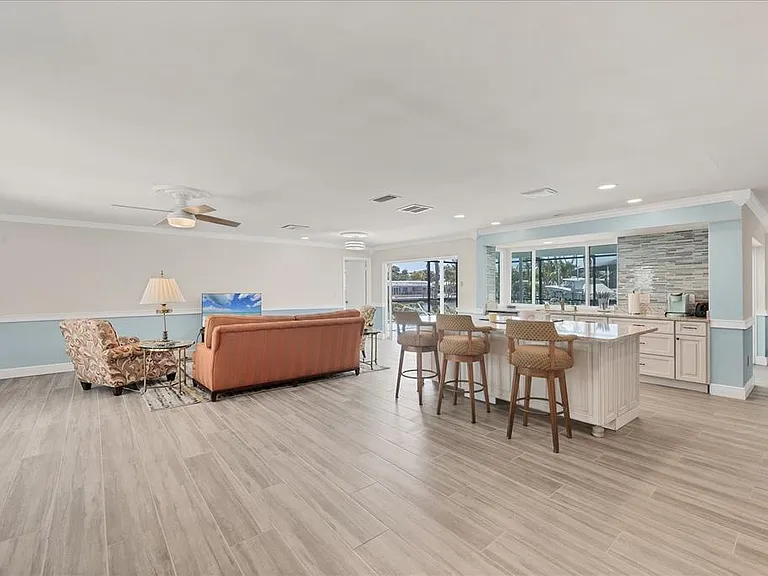 5585 Contento Dr — Photo 3