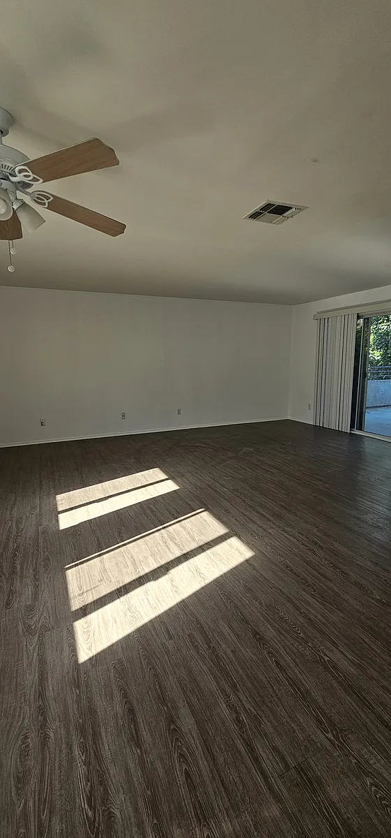 Building Photo - 12642 Moorpark St #5