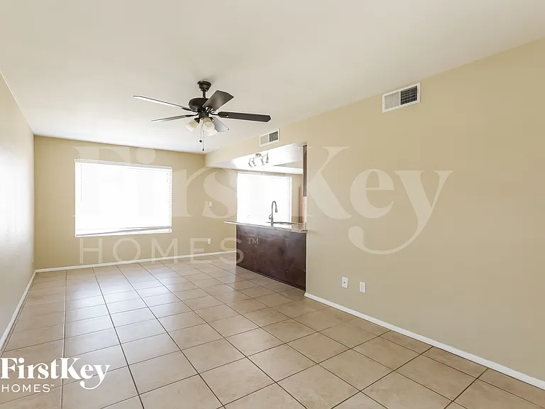 1633 W Charleston Ave — Photo 9