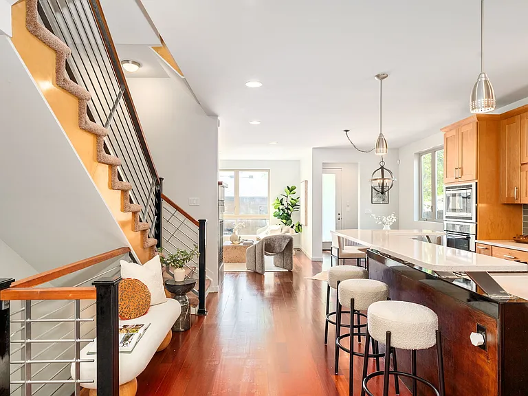2155 S Logan St #2155 — Photo 4