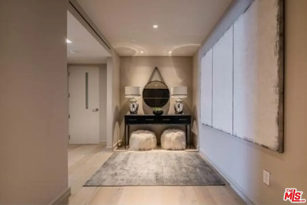 4 bed, 4.5 bath, 3527 sqft, $19,995 — Photo 2