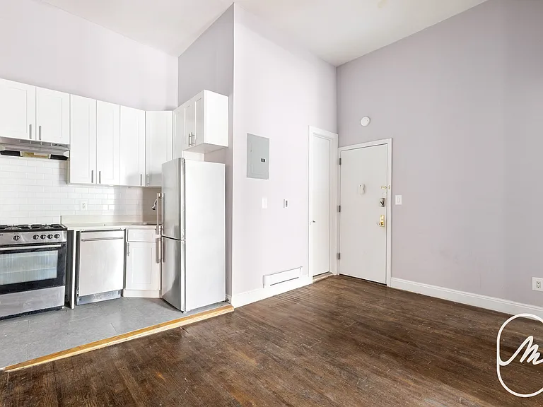 326 W 23rd St #1F — Photo 4