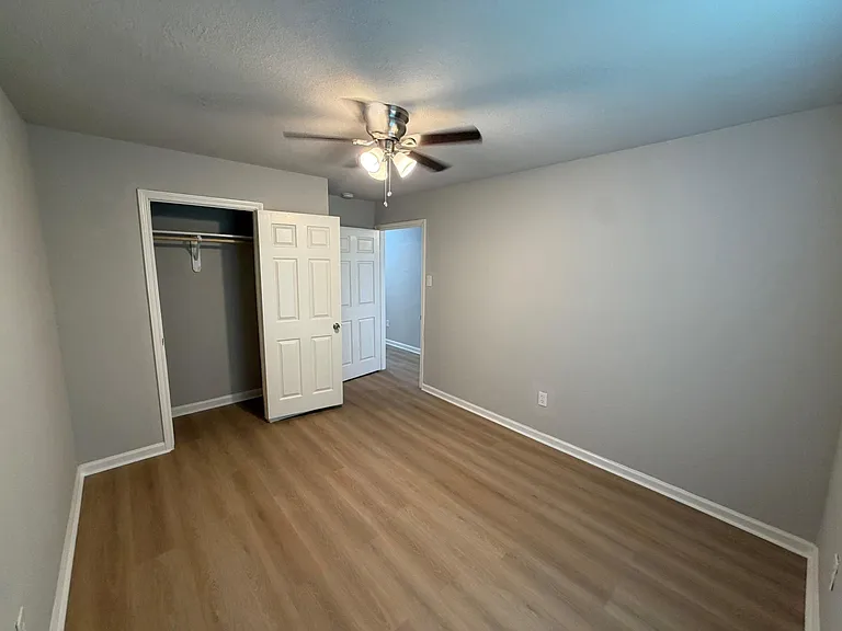 4706 N Wayside Dr — Photo 5
