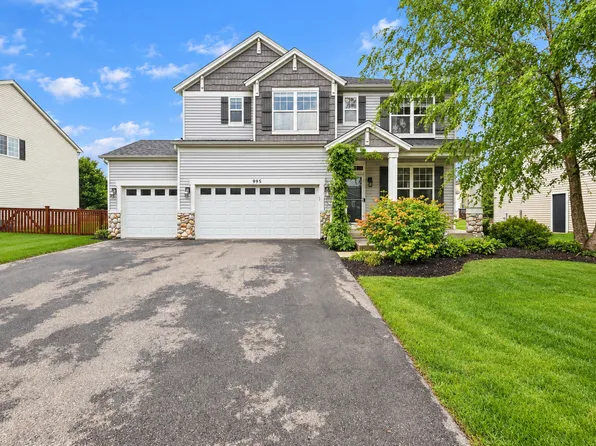 995 Christine Ln, Antioch, IL 60002