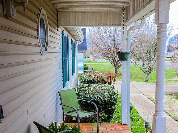 3rd image of 202 Daly Dr