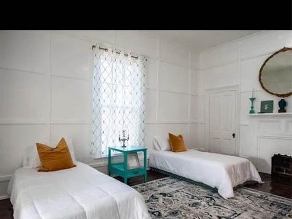 5th image of 207 Retreat St