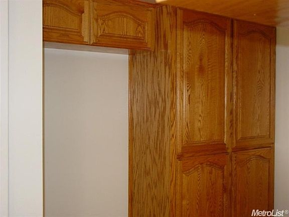 4th image of 907 S Mills Ave