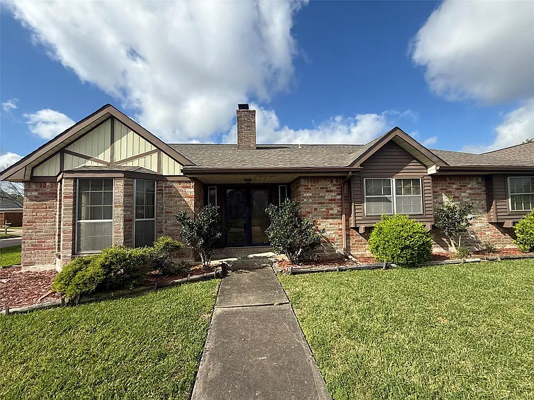 214 Kings Ct — Photo 2