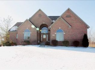 25312 Pleasant Creek Dr, Brownstown, MI 48134