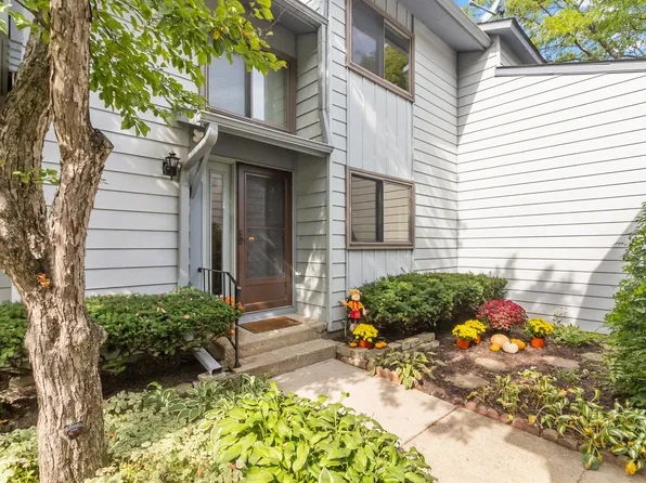 139 Windsor Dr #123, Vernon Hills, IL 60061