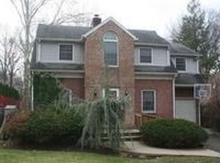 608 Grenville Ave, Teaneck, NJ 07666