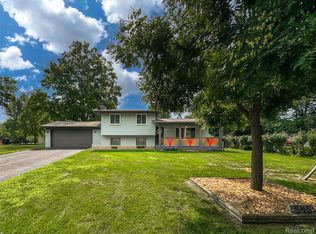 545 Woodbridge Cir, Waterford, MI