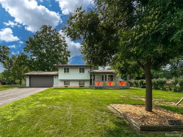 545 Woodbridge Cir, Waterford, MI 48327