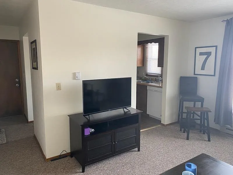 2 bed, $1,000 — Photo 2