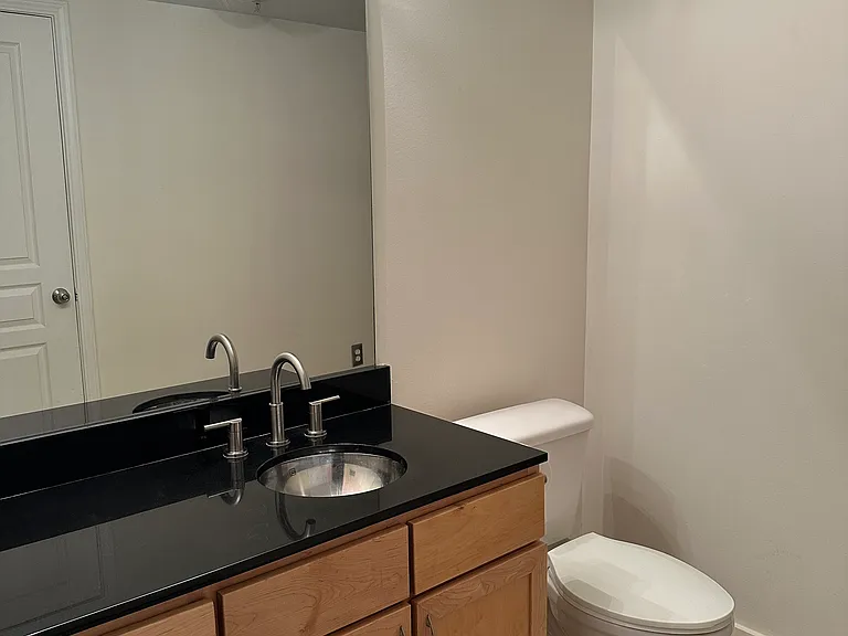 401 20th St #104 — Photo 21