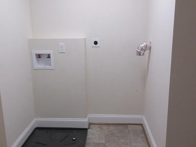 596 Knollwood Rd — Photo 29