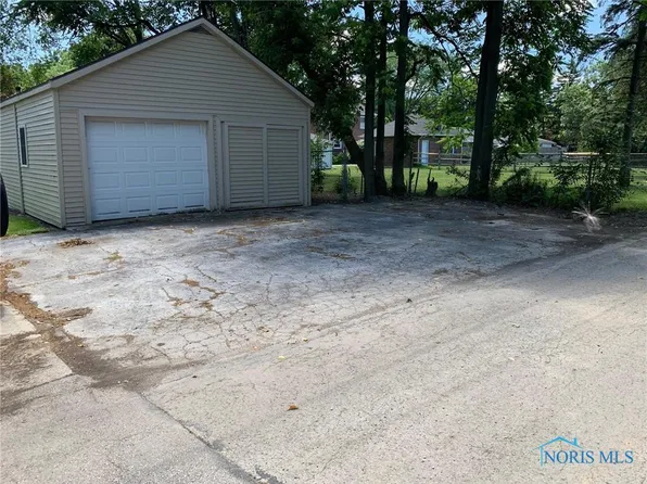 229 W 6th St, Perrysburg, OH 43551