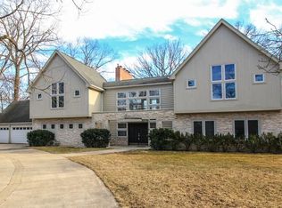 919 Northwoods Rd, Deerfield, IL 60015