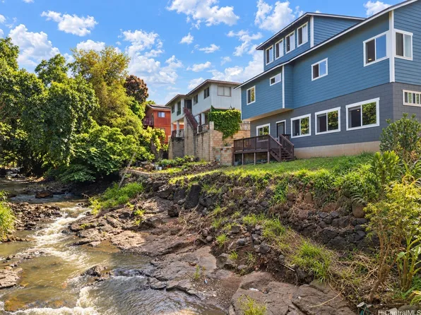 1736 Gulick Ave, Honolulu, HI 96819