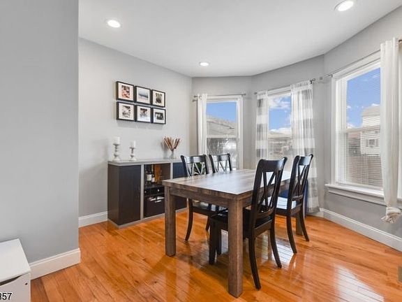 5th image of 32 Charles St