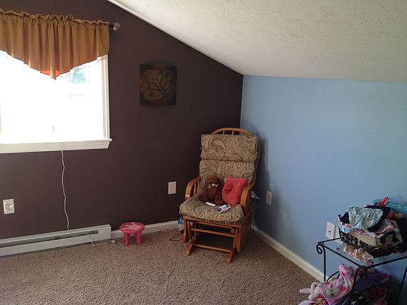 master- no shoes have ever been worn on carpets! - fresh paint- new windows