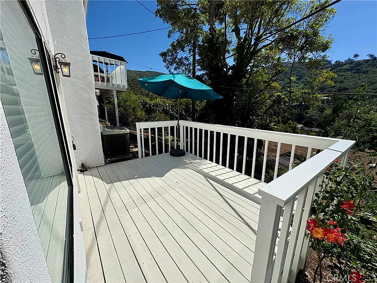 1033 Eastman Way — Photo 8