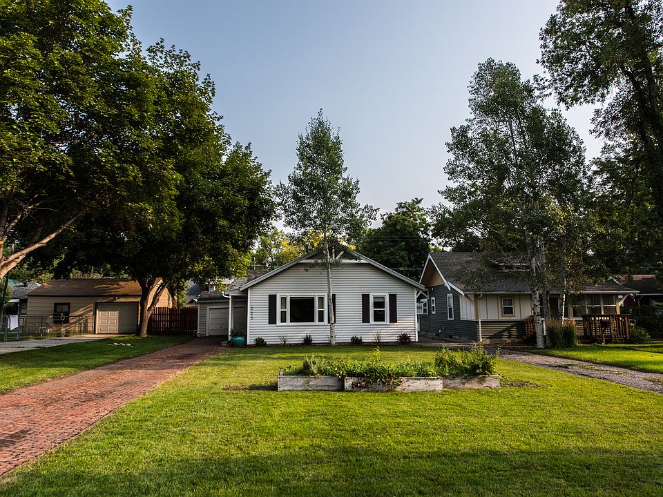 1st image of 225 Avenue E