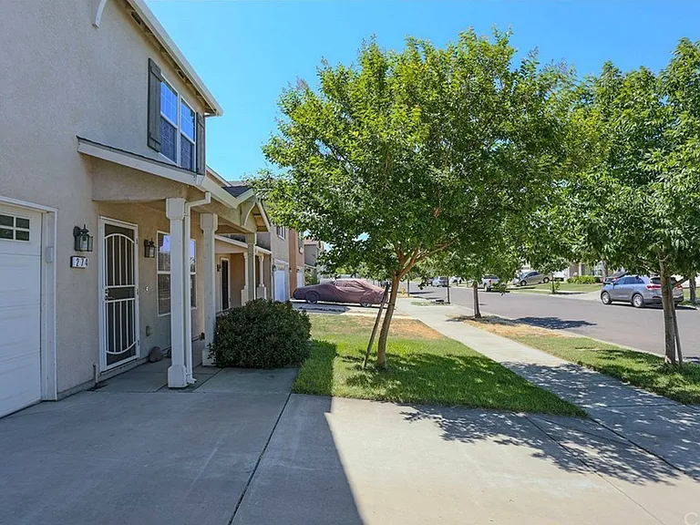 274 Pyramid Ave — Photo 2