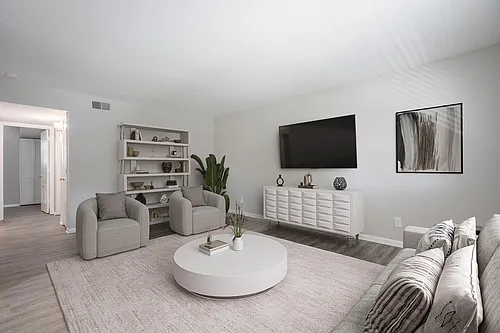 Oyster Point Place Photo 1