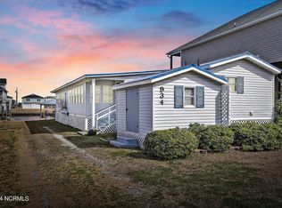 934 Broadway St, Surf City, NC 28445