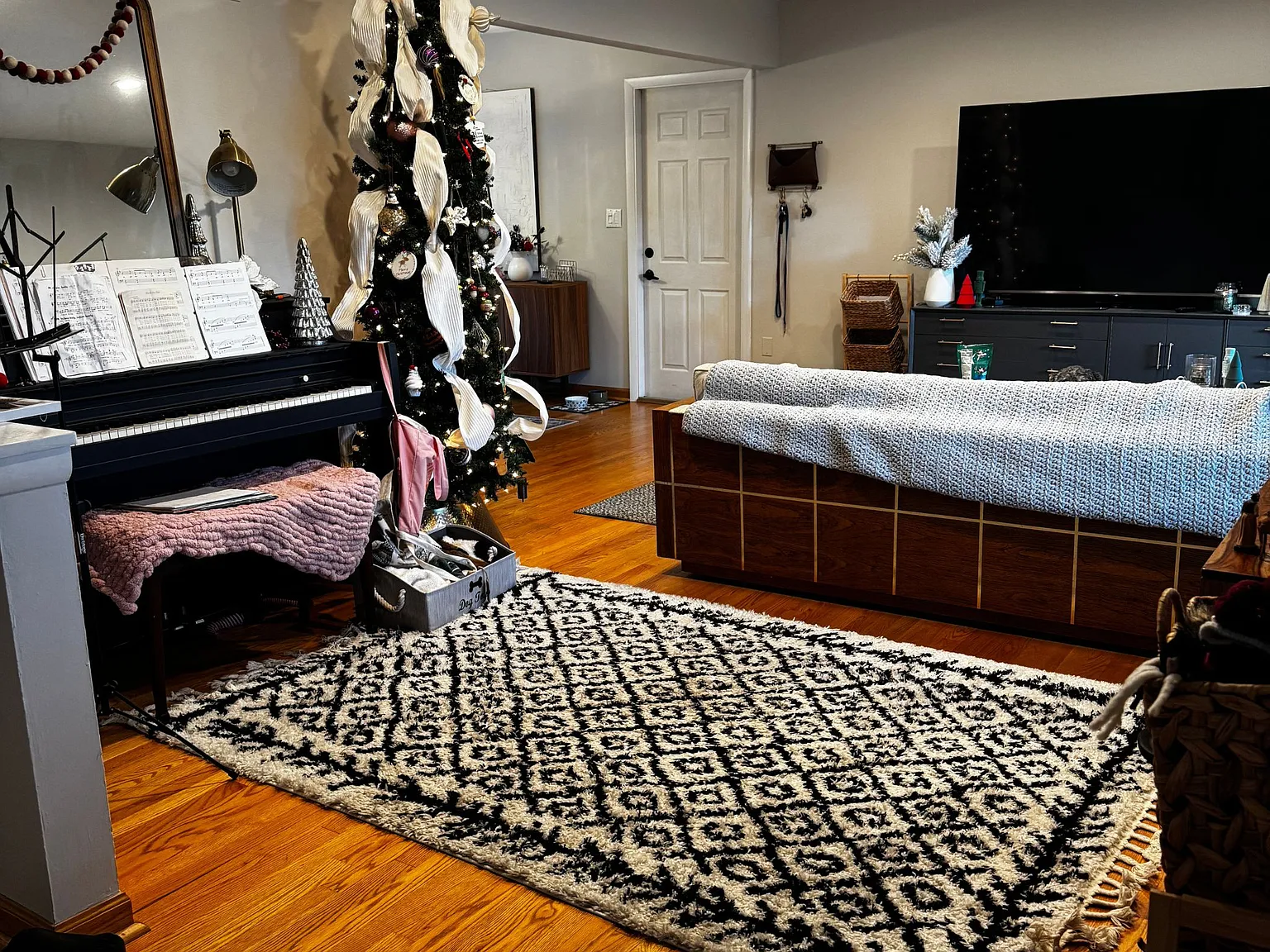 3 bed, 1.5 bath, 1650 sqft, $2,550 — Photo 3