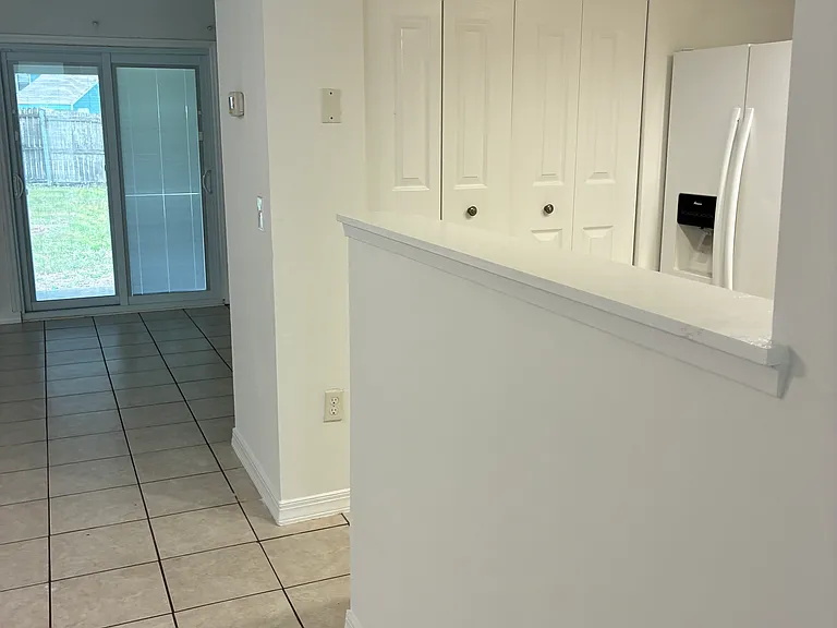 1208 Songbird Ln — Photo 2
